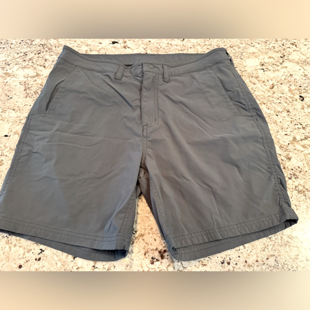Mountain Hardwear Gray Flat Front Shorts Lightweight Casual
